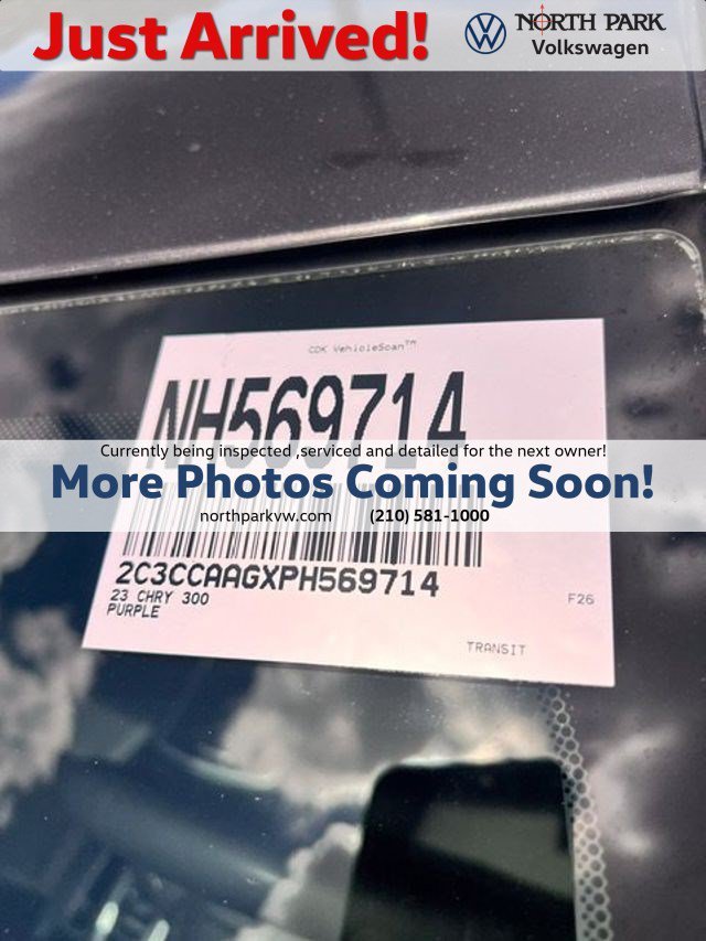 2023 Chrysler 300 Touring RWD photo
