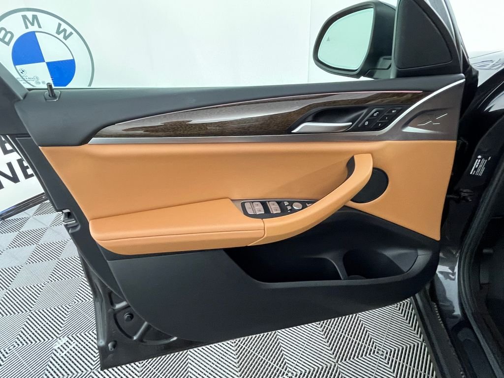 Used 2023 Gray BMW xDrive30i image 28