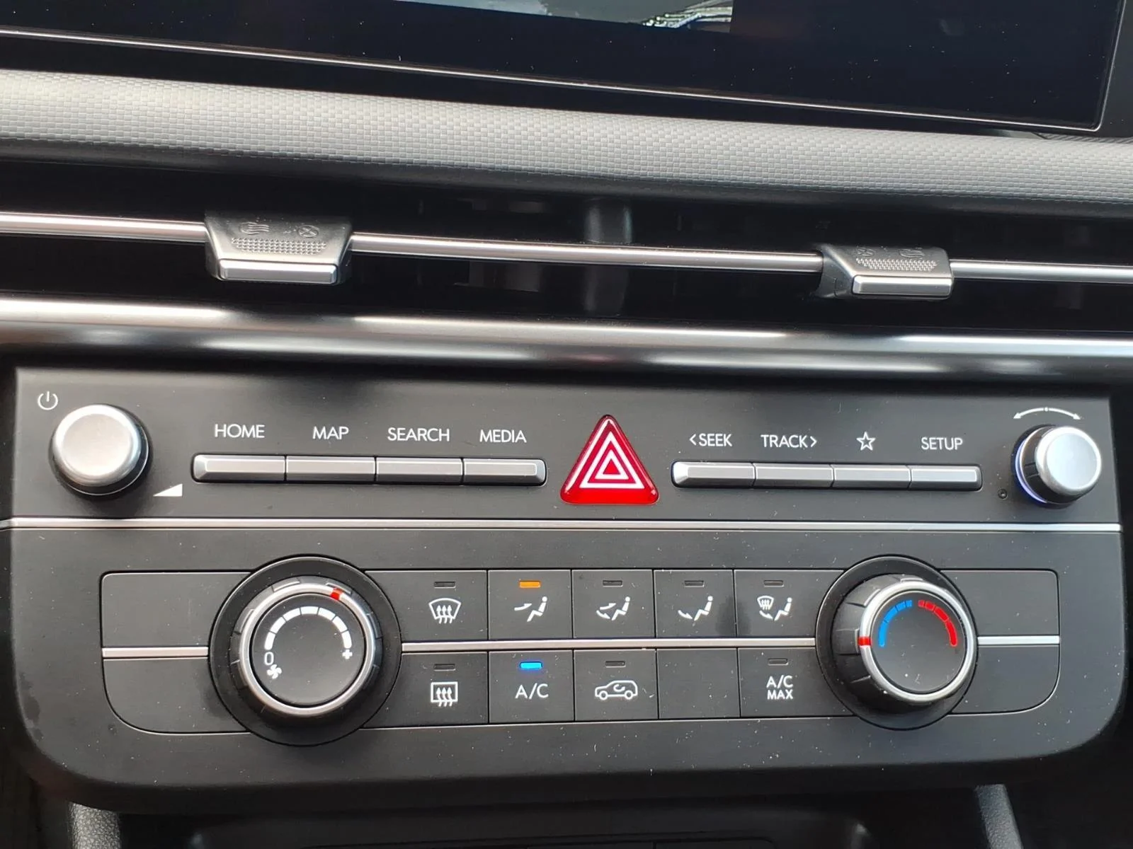 Used 2025 Hampton Gray Hyundai SE image 19