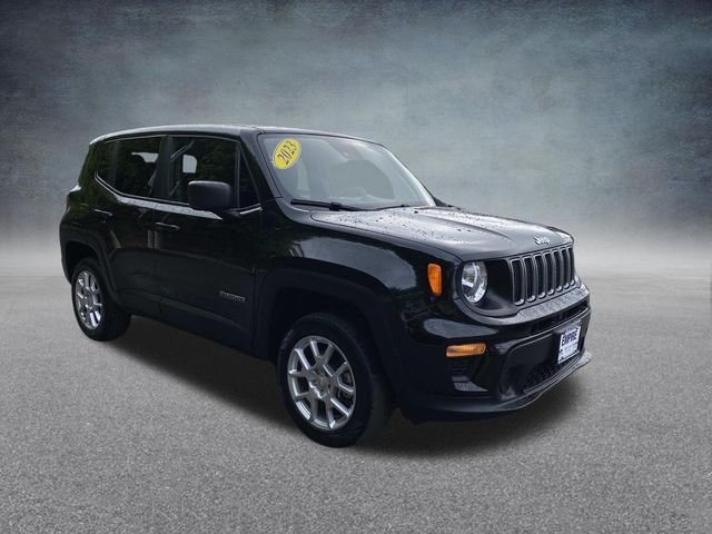 Used 2023 Black Clearcoat Jeep Latitude image 4