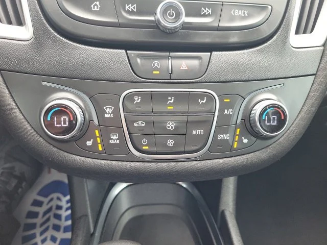 Used 2022 White Chevrolet LT image 29