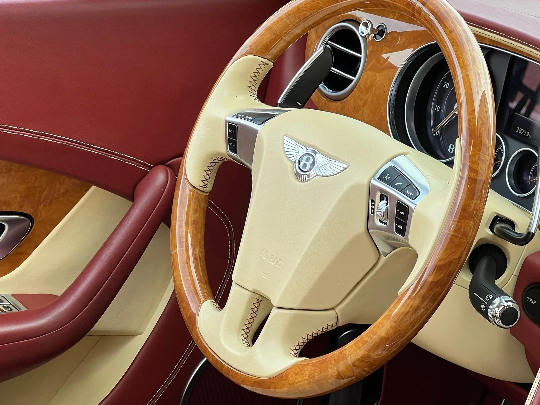 Used 2017 Gold Bentley W12 image 27