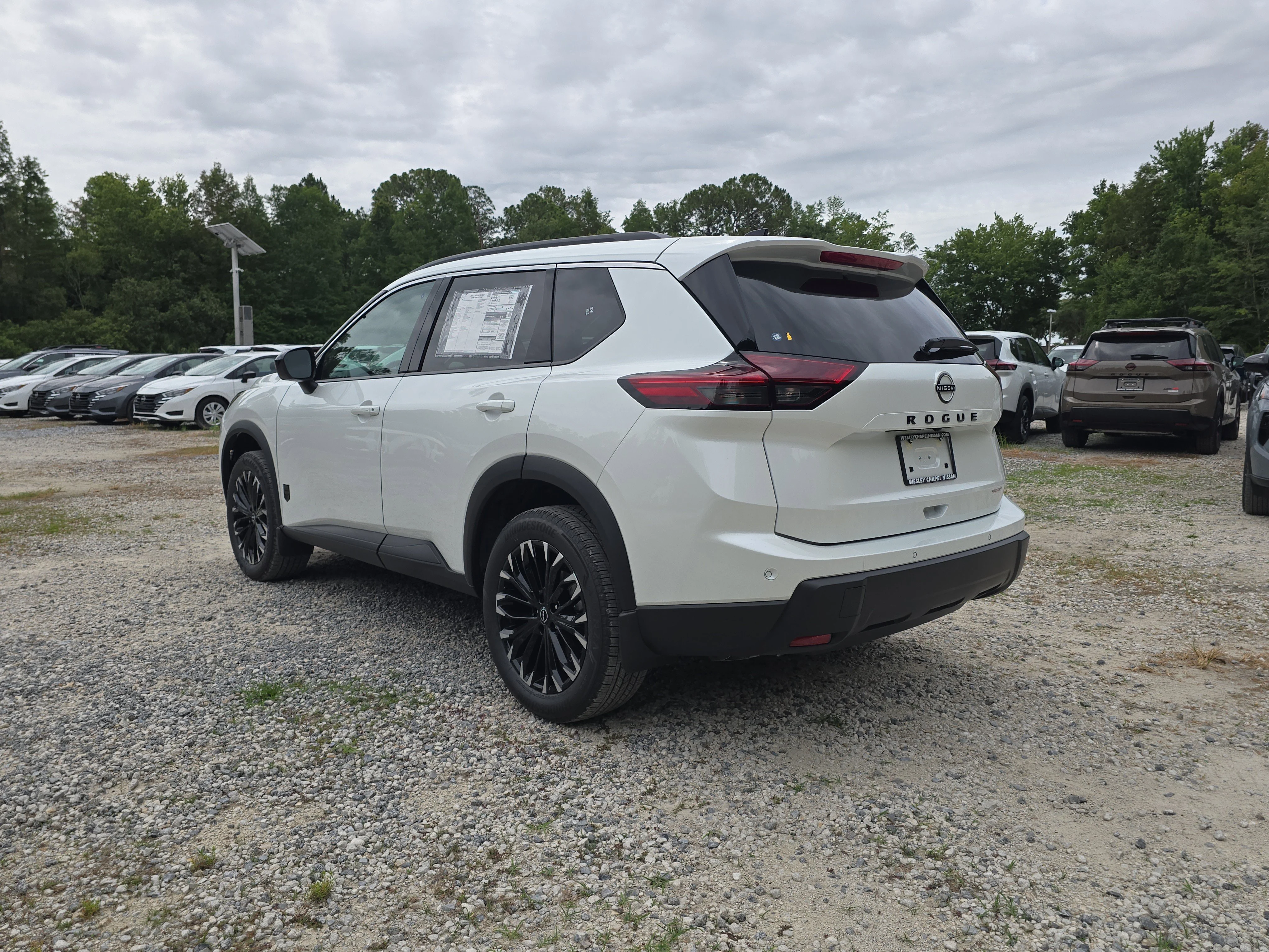 New 2026 Everest White Pearl TriCoat Nissan Dark Armor™ image 6