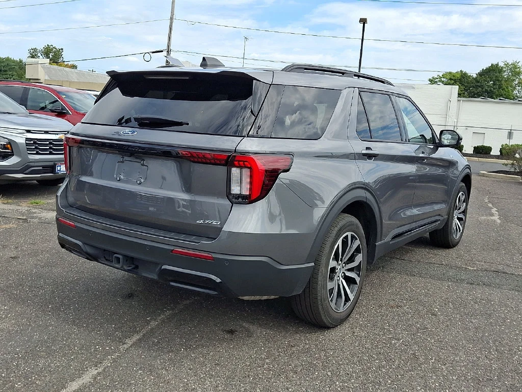 Used 2025 Carbonized Gray Ford ST-Line image 11