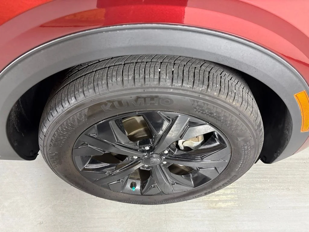 Used 2025 Red Kia X-Line image 11