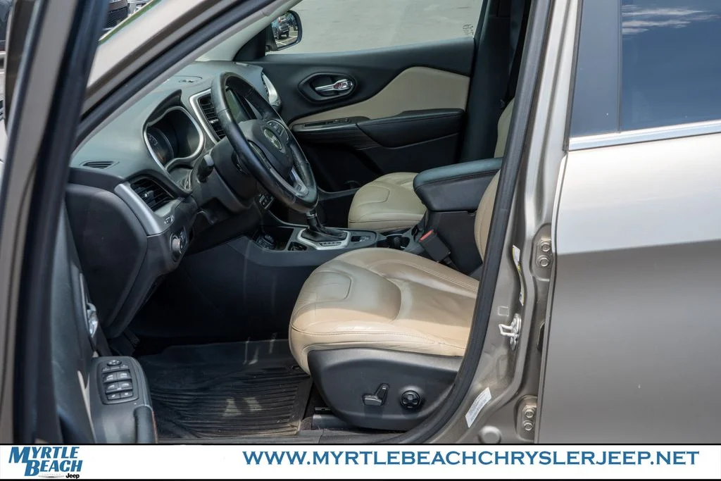 Used 2017 Light Brownstone Pearlcoat Jeep Limited image 17