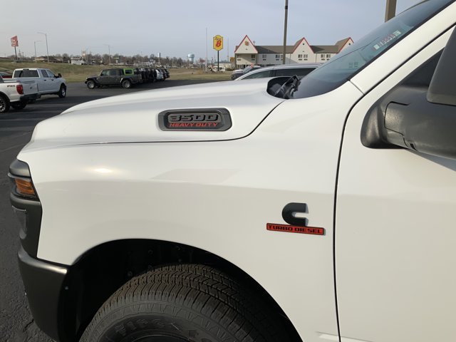 New 2026 Bright White Clear-Coat Exterior Paint RAM Tradesman image 4