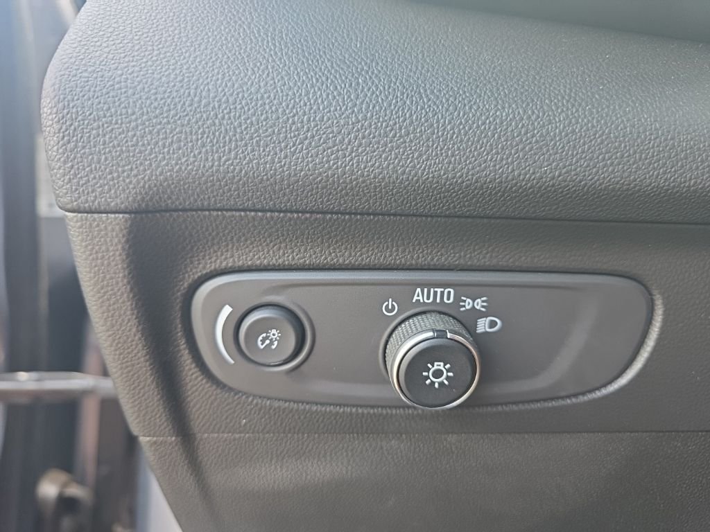 Used 2021  Buick Preferred image 16