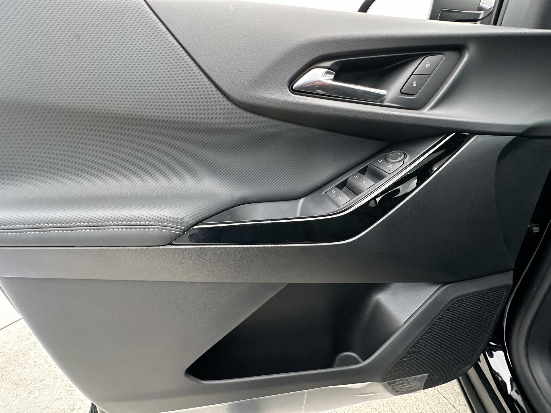 2027 Chevrolet Equinox LT - Photo 64