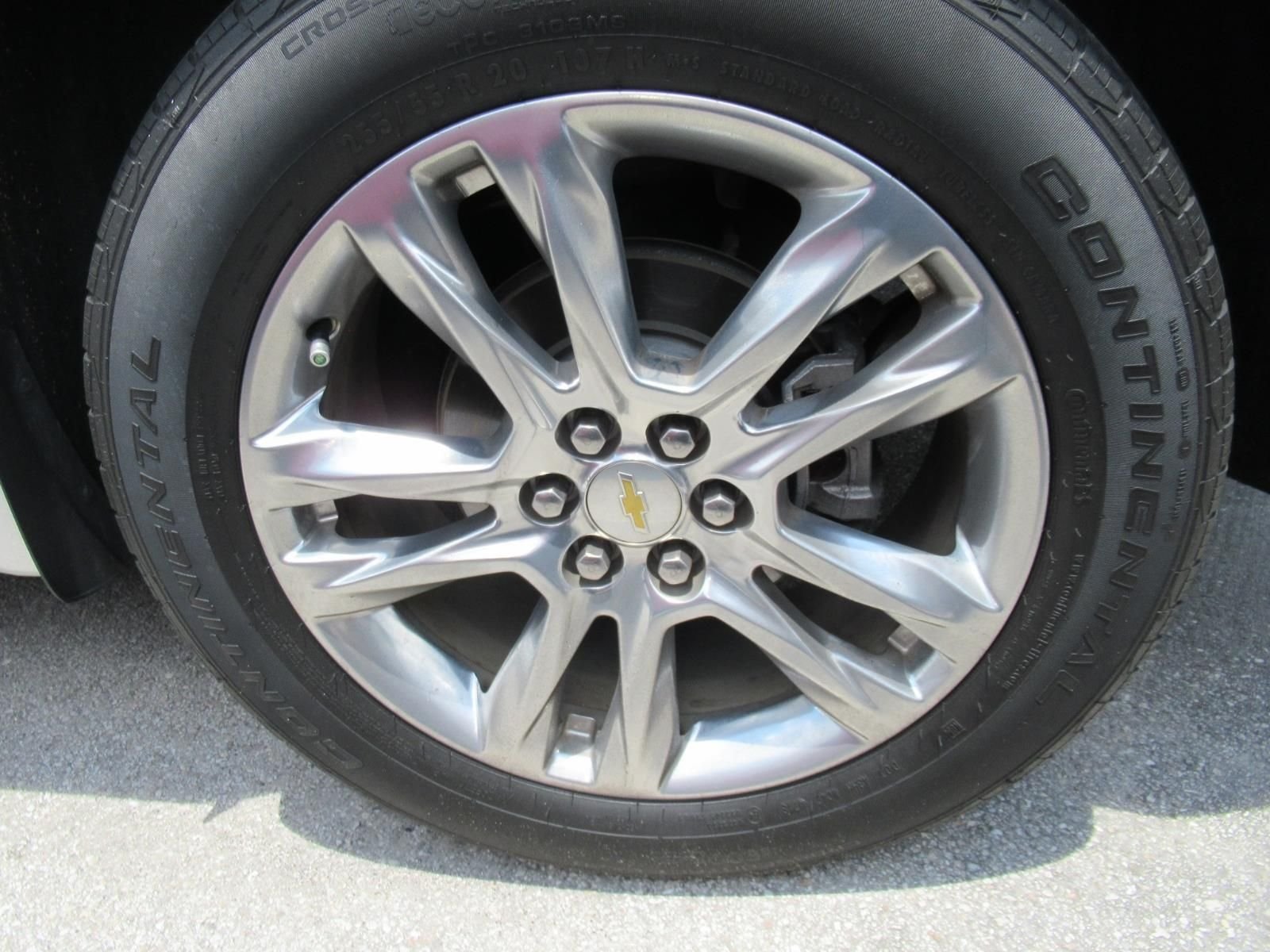 Used 2019 Beige Chevrolet High Country image 5