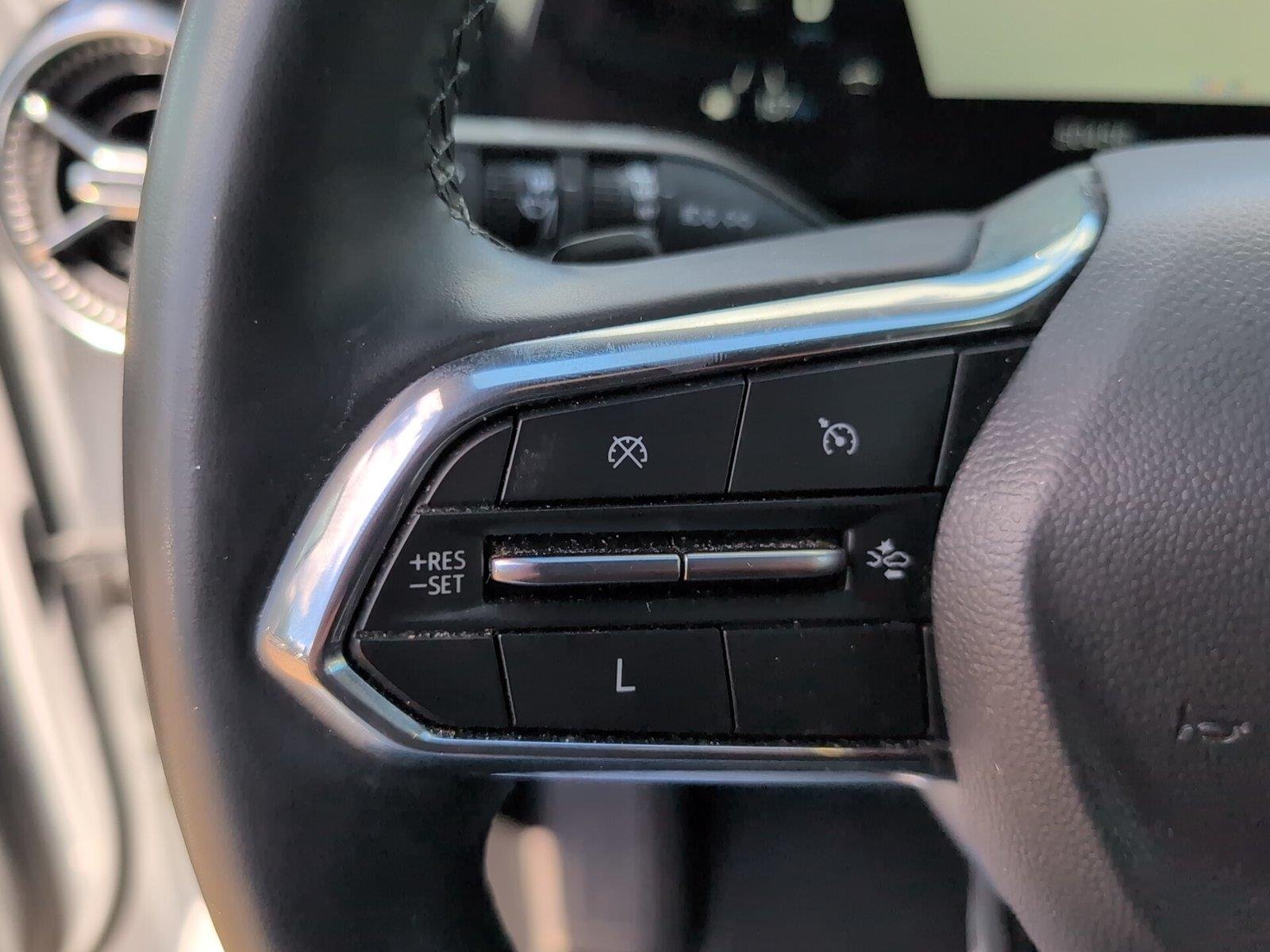Used 2025 Summit White Chevrolet LT image 27