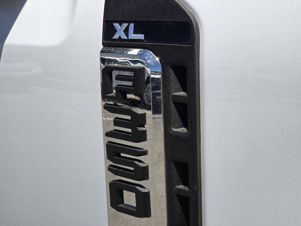 New 2026 Oxford White Ford XL image 24