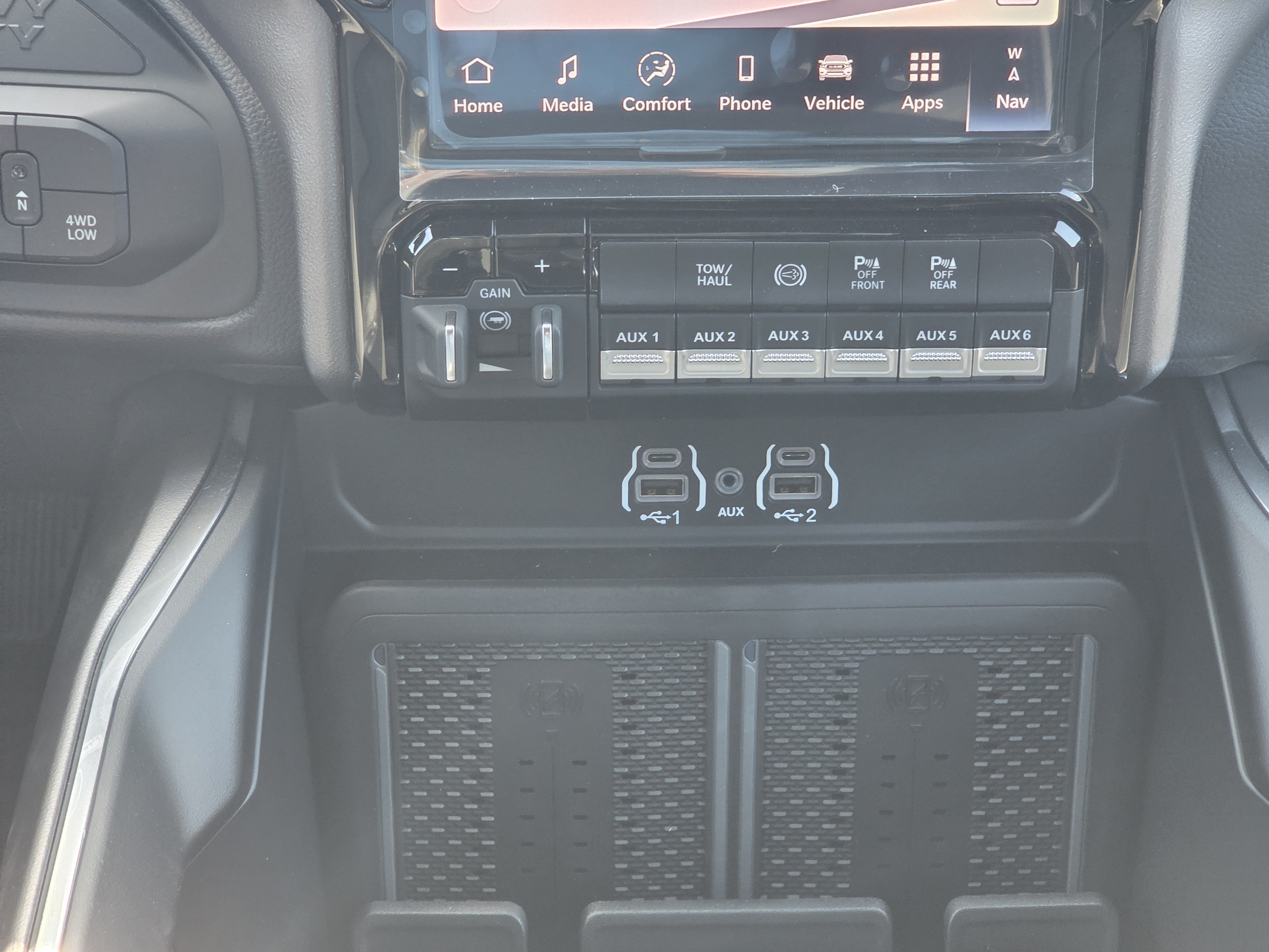 New 2026 Diamond Black Crystal Pearlcoat Ram Laramie image 11