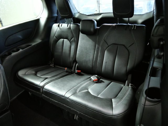 Used 2025 Black Chrysler Select image 15