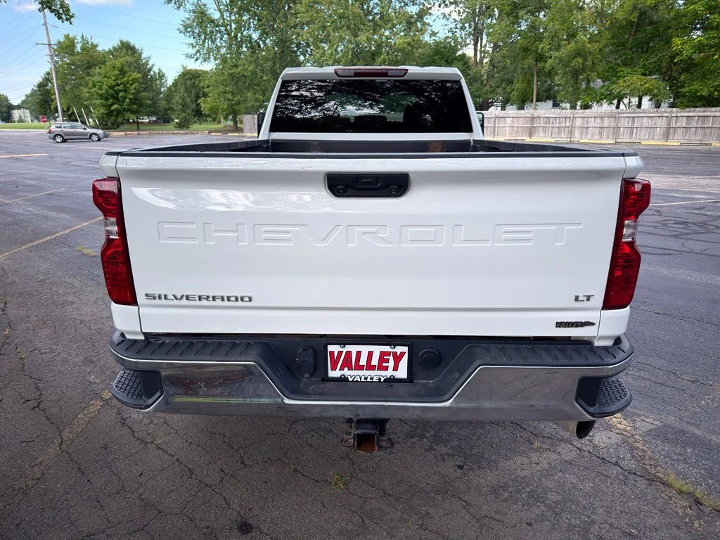 Used 2025 White Chevrolet LT image 9