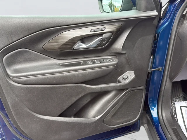 Used 2022 Blue GMC SLT image 28