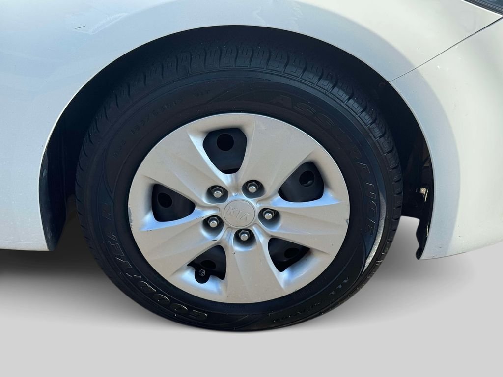 Used 2017 White Kia LX image 7