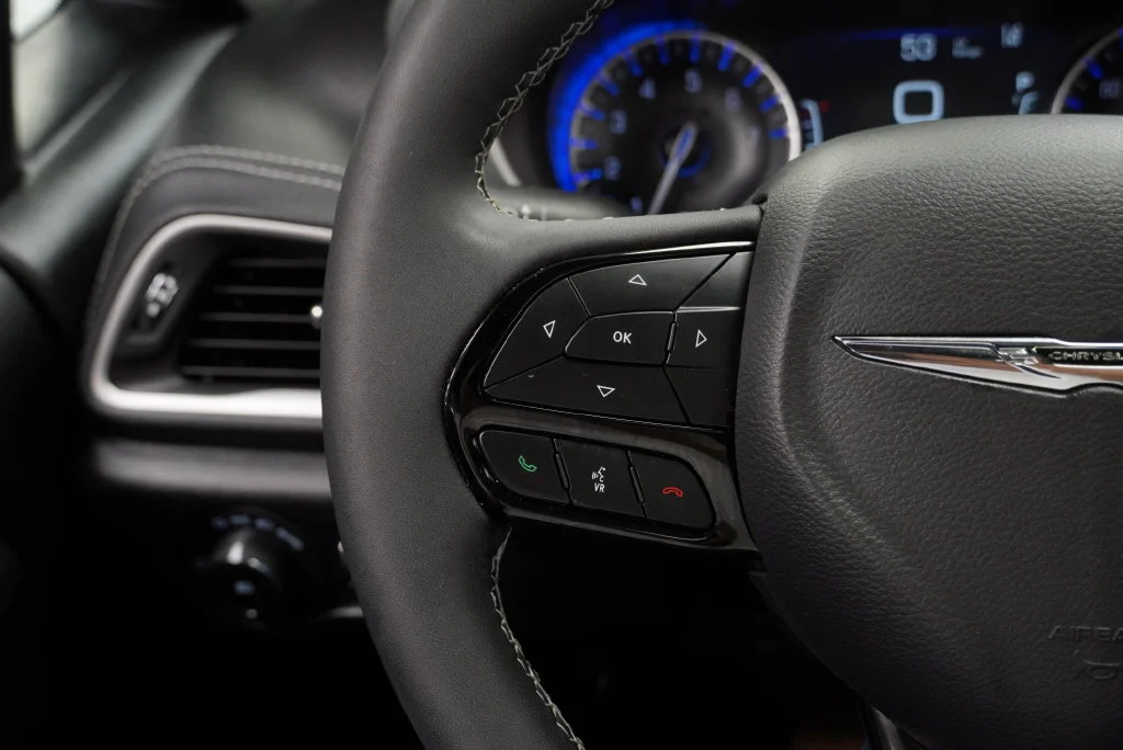 Used 2023 Black Chrysler Touring L image 37