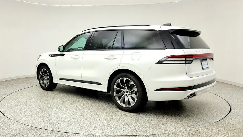 Used 2025 Pristine White Metallic Tri-Coat Lincoln Premiere RWD w/ Jet Pkg & 21