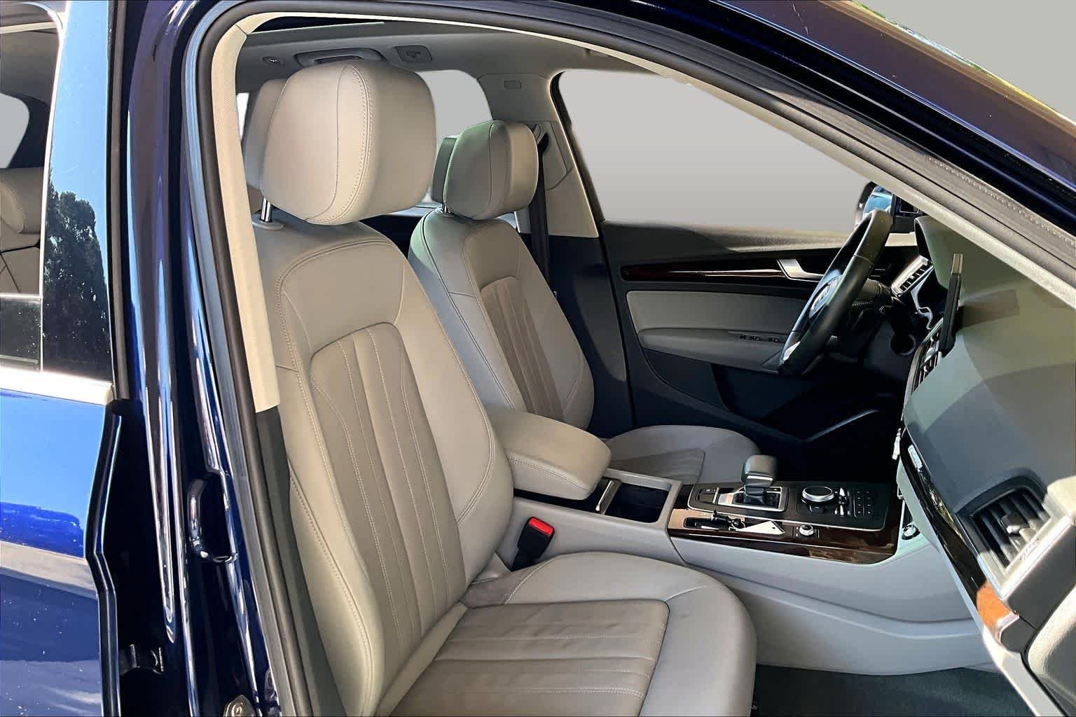 Used 2020 Navarra Blue Metallic Audi Premium image 9