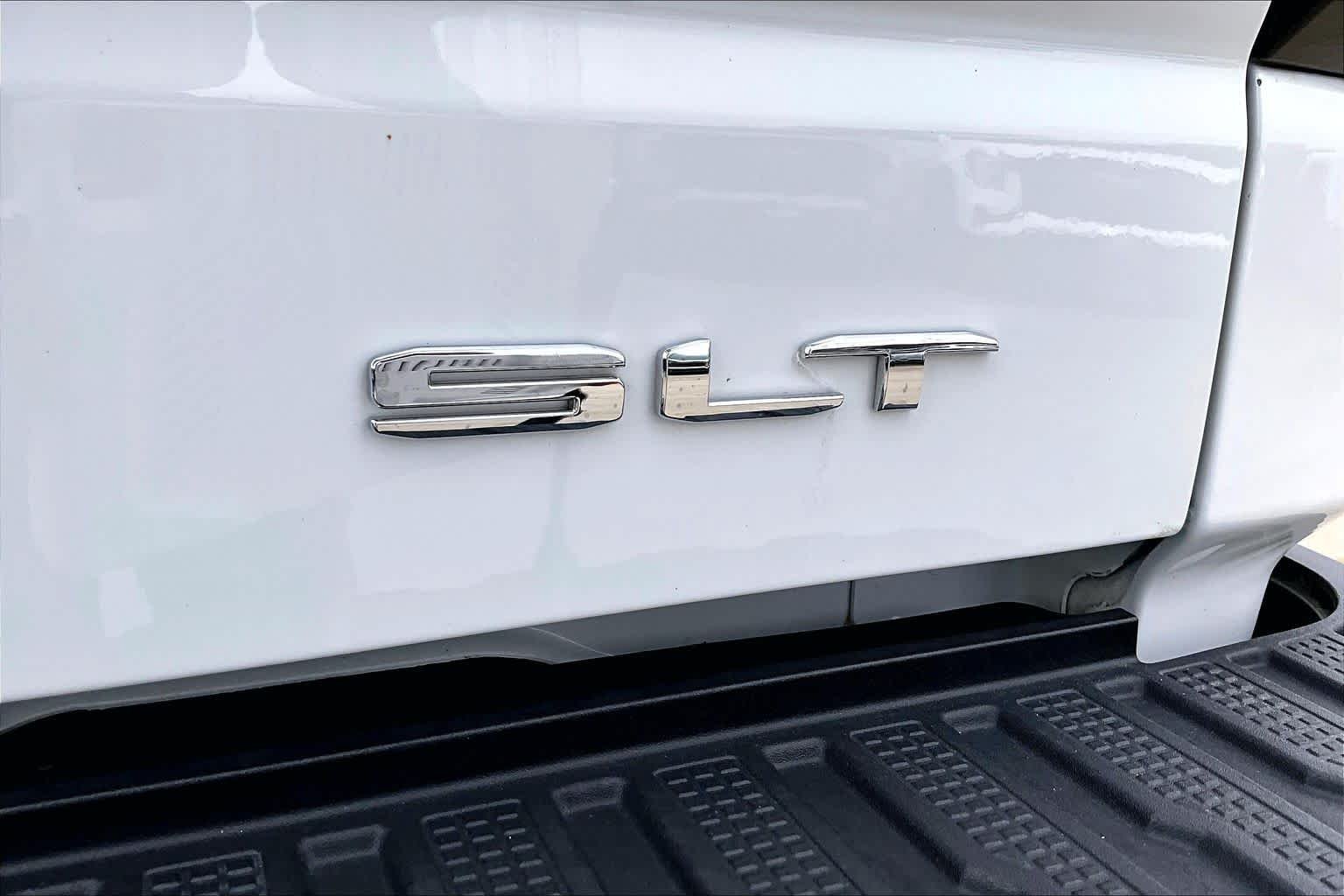 Used 2025 Summit White GMC SLT image 10