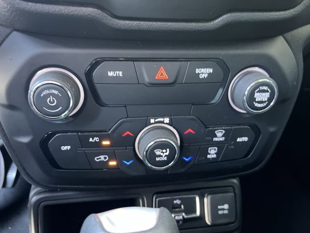 Used 2018 Glacier Metallic Jeep Latitude image 21