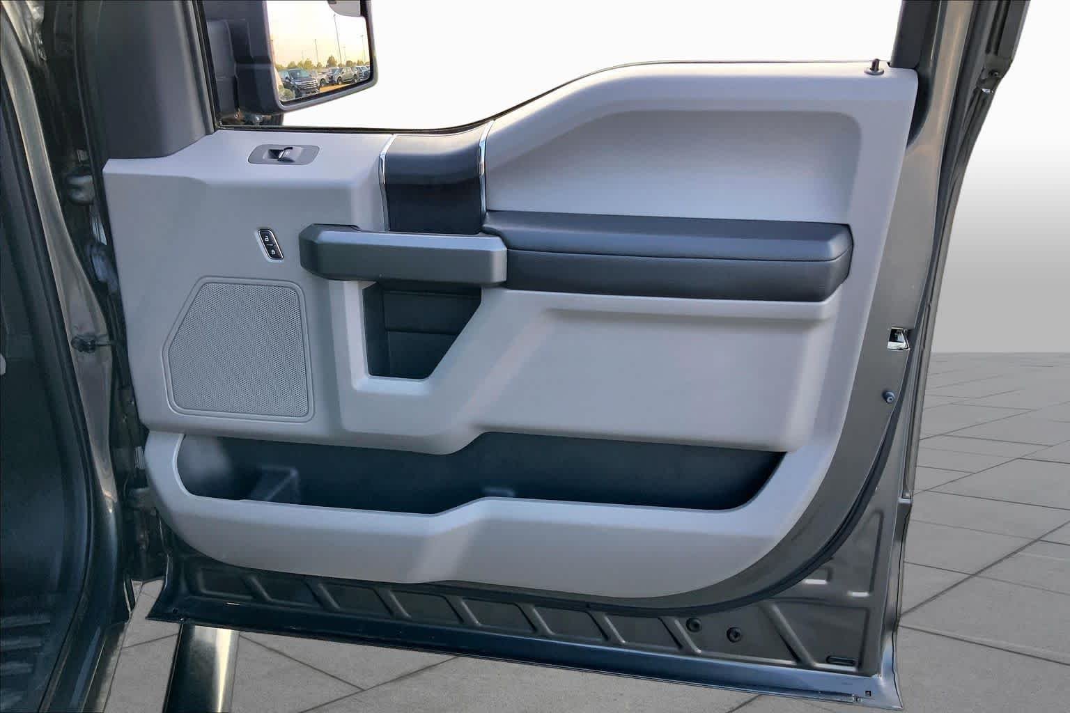 Used 2016 Magnetic Metallic Ford XLT image 21