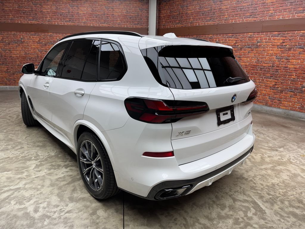 New 2026 White BMW xDrive40i image 3