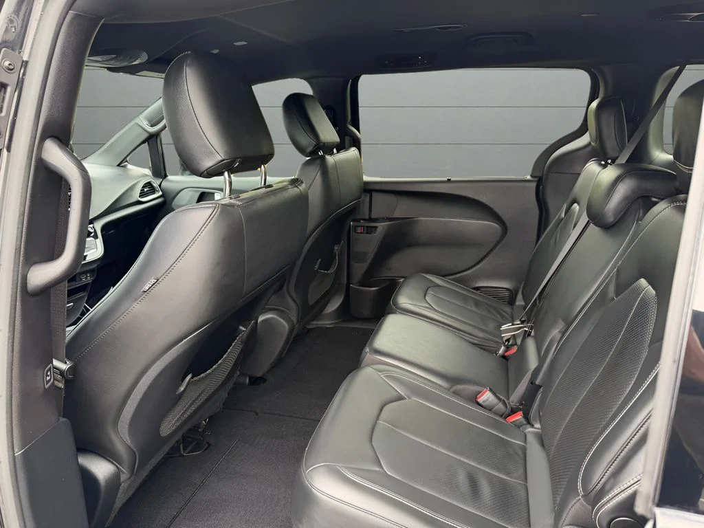 Used 2020 Black Chrysler Touring L image 18