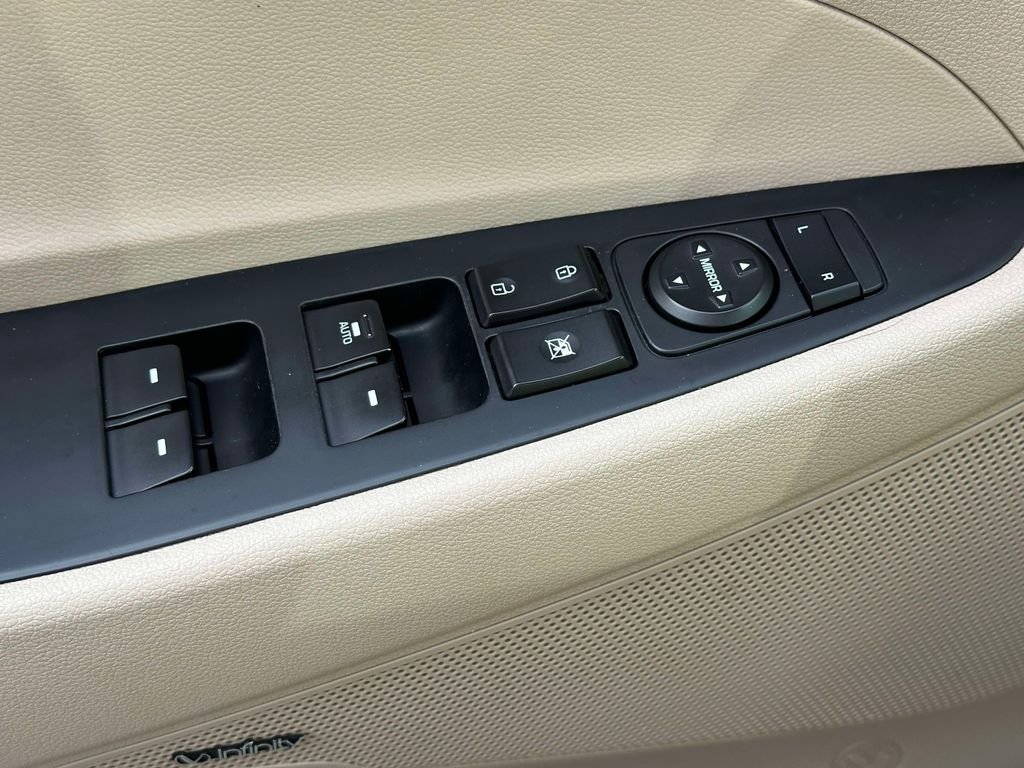 Used 2018 Black Hyundai SEL Plus image 16