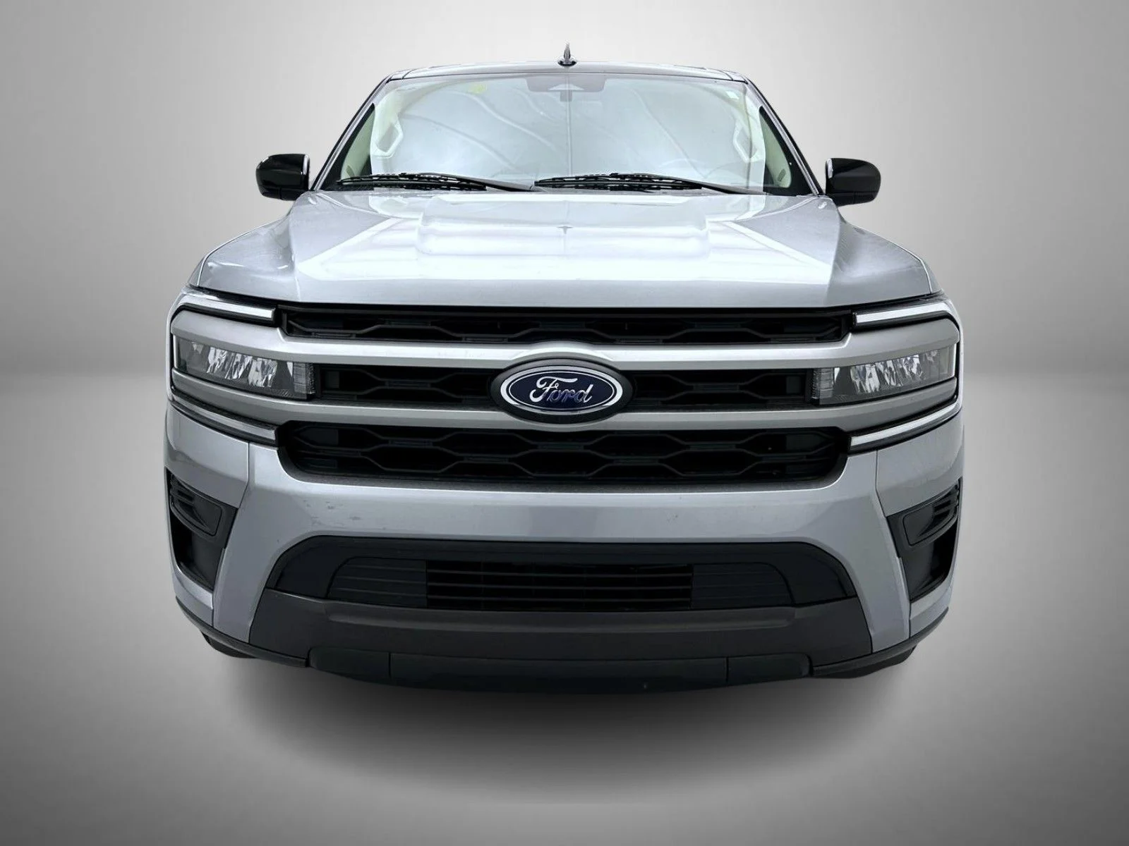 Used 2024 Silver Ford XLT image 2