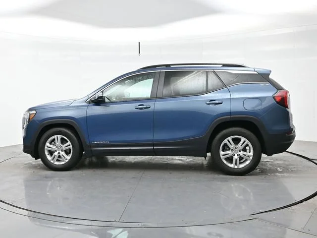 Used 2024 Downpour Metallic GMC SLE image 4