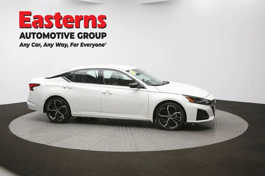 Used 2023 White Nissan 2.5 SR image 43