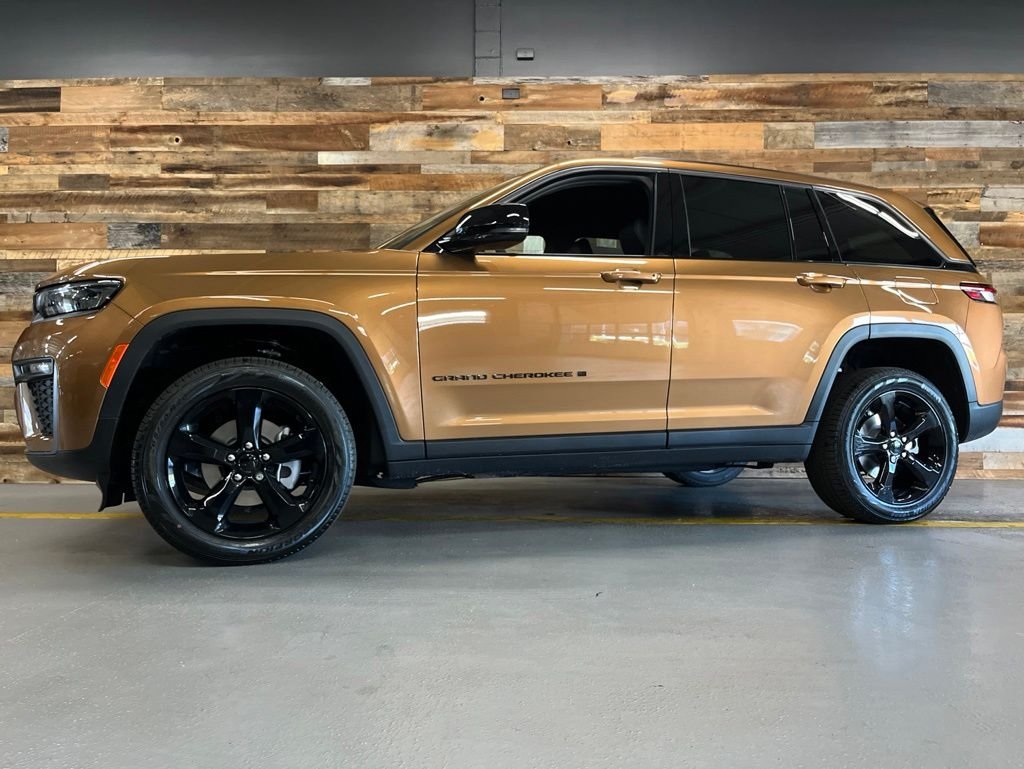 New 2026 Copper Shino Metallic Clear-Coat Exterior Paint Jeep Limited image 16