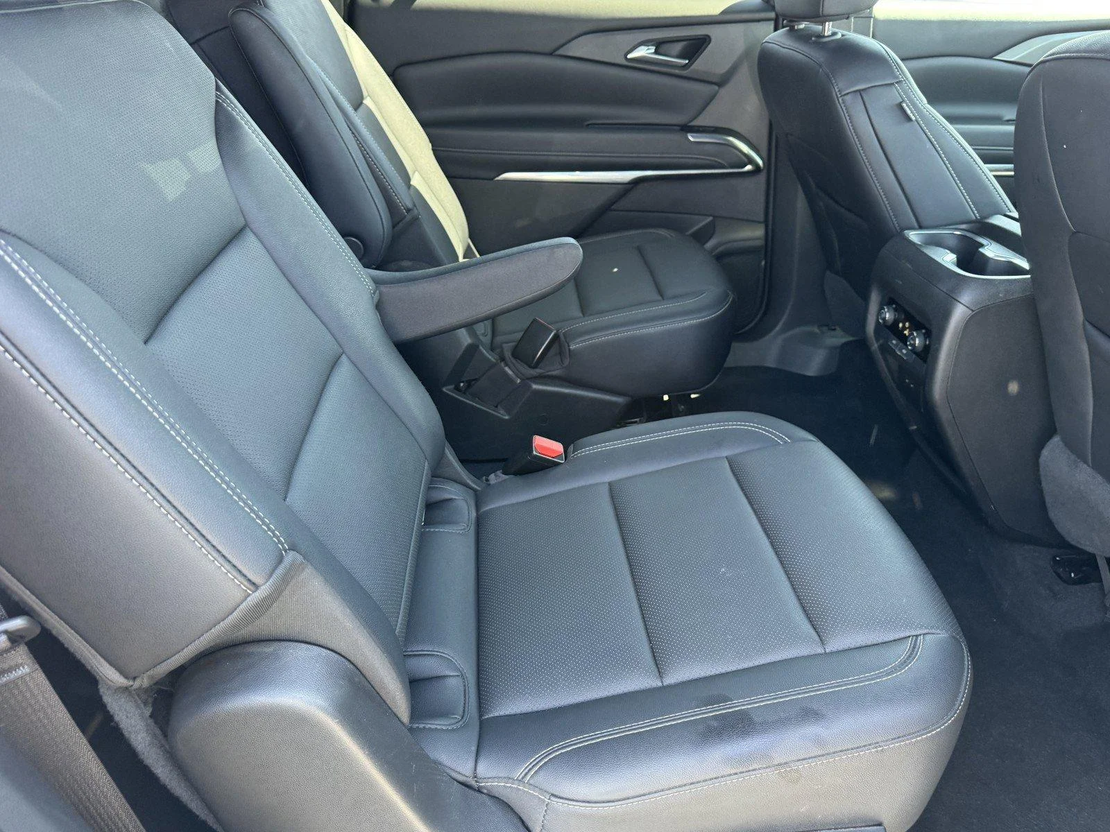 Used 2025 Summit White Chevrolet LT image 11