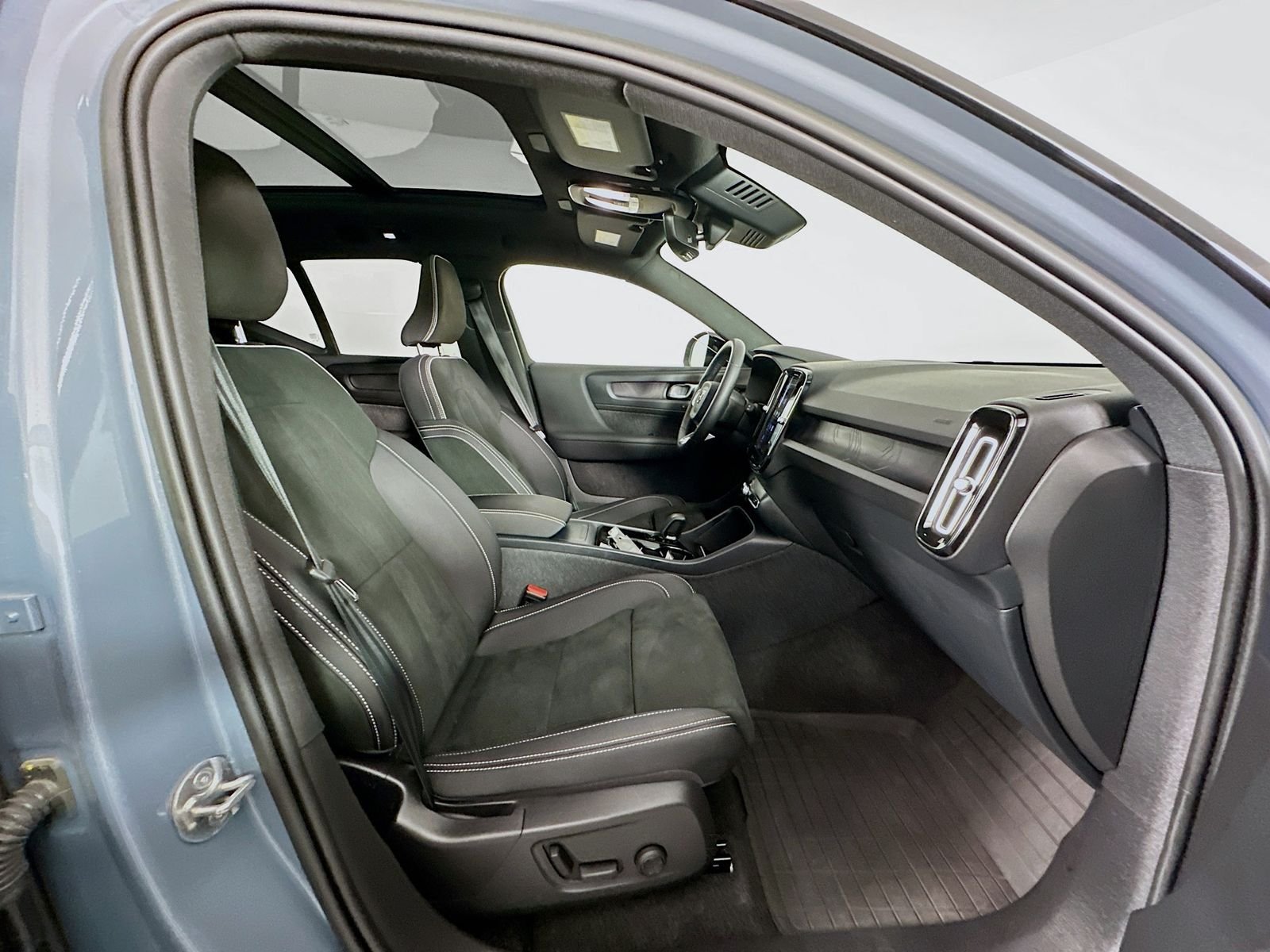 Used 2023 Gray Metallic Volvo Ultimate image 28