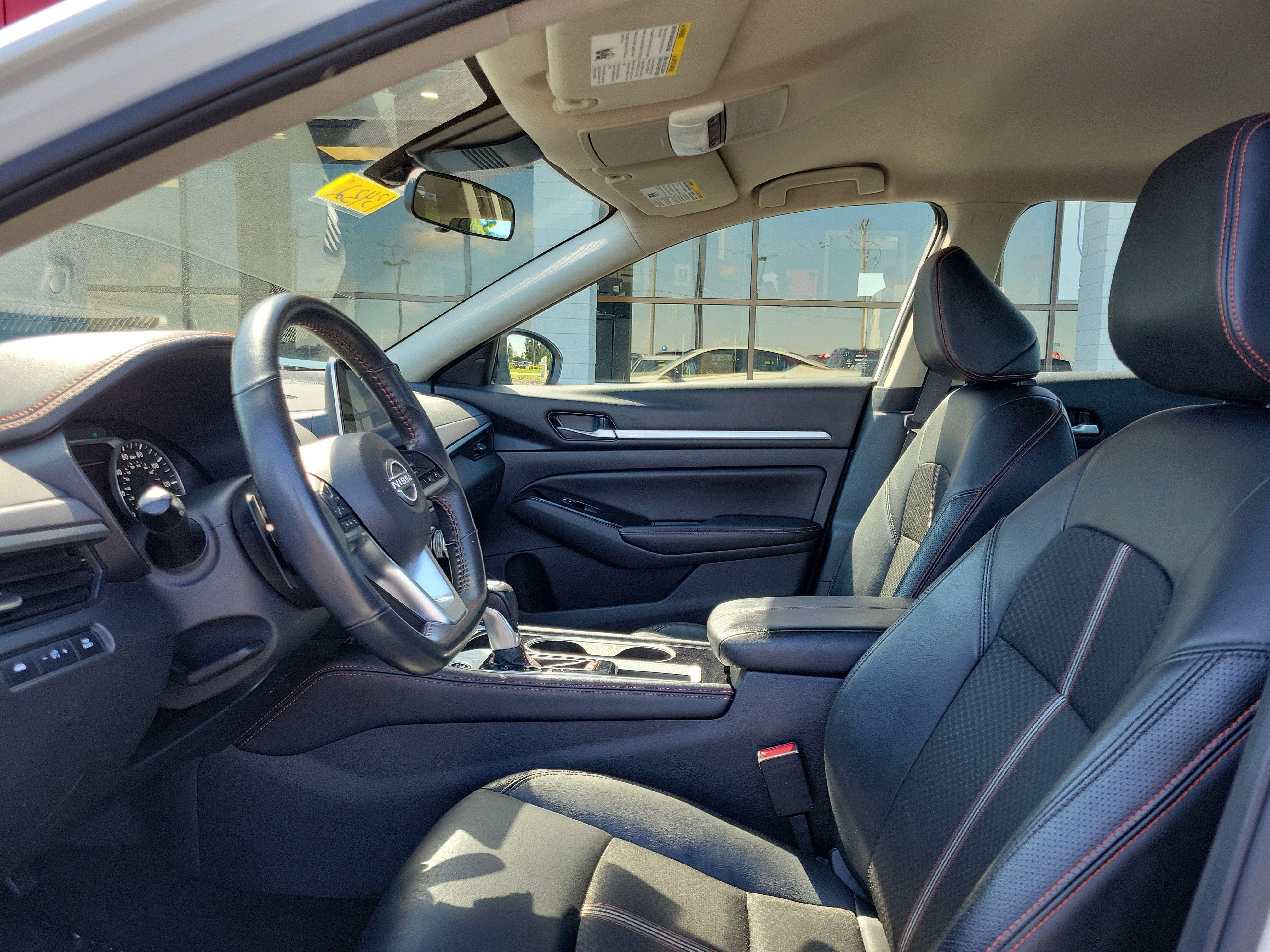 2025 Nissan Altima SR - Photo 15
