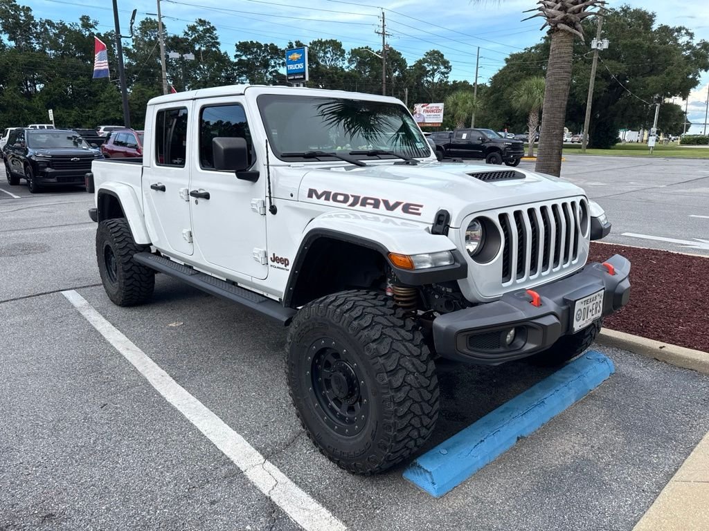 Used 2023 White Jeep Mojave image 1