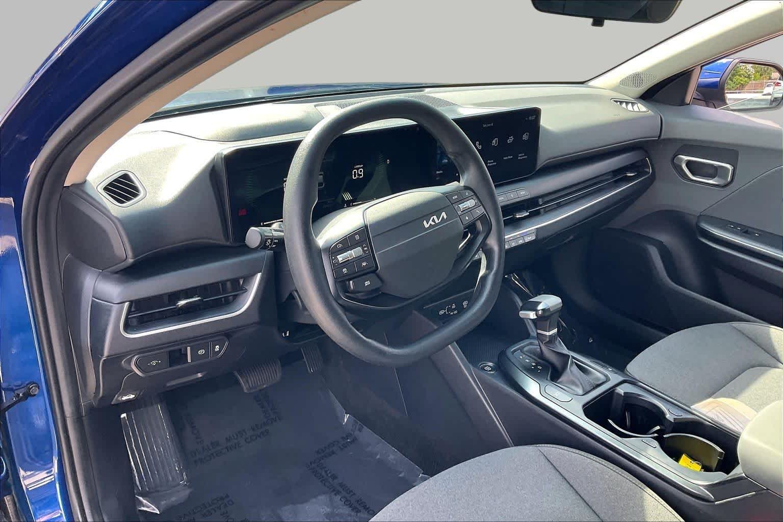 2025 Kia K4 LXS - Photo 16