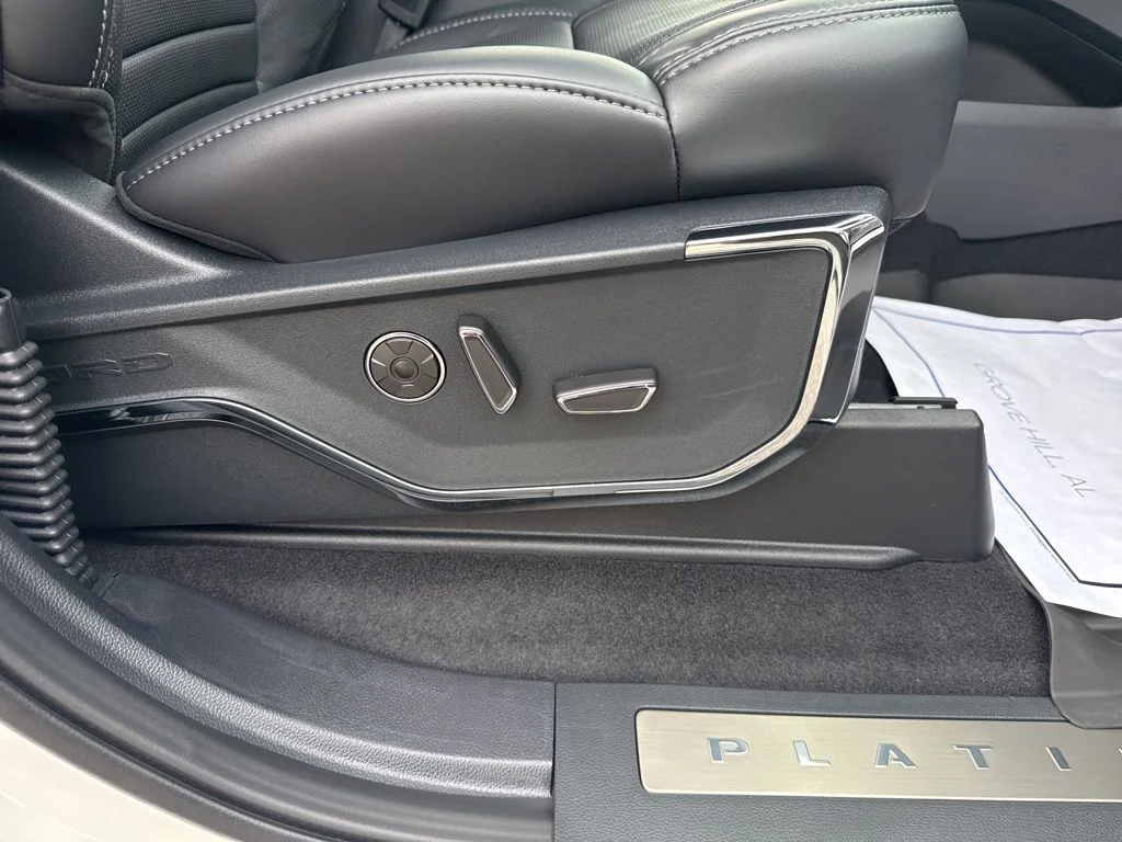 New 2026 Star White Metallic Tri-Coat Ford Platinum® image 29
