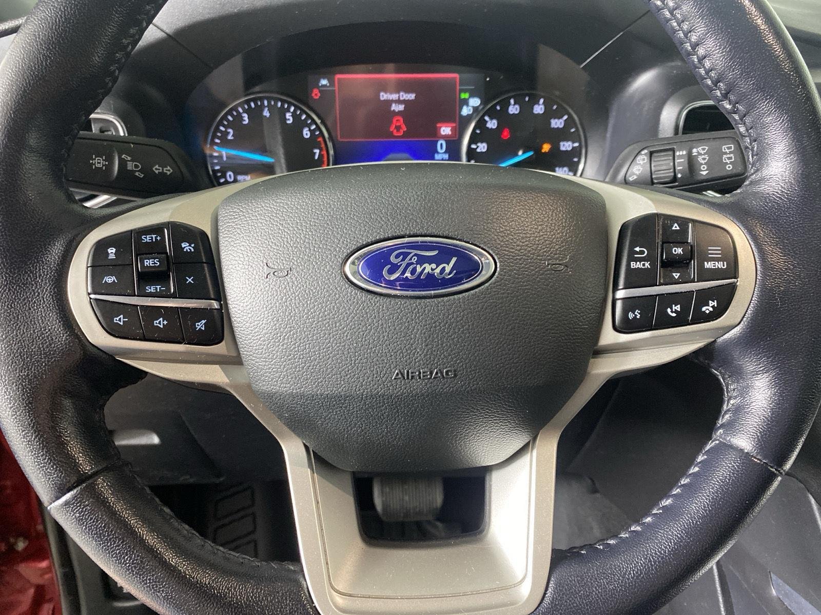 Used 2022 Rapid Red Metallic Tinted Clearcoat Ford XLT image 17