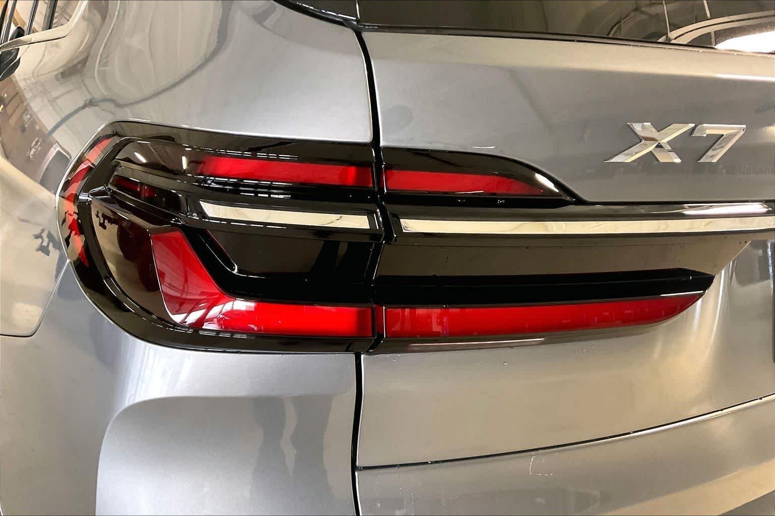 Used 2026 Skyscraper Grey Metallic BMW xDrive40i image 15
