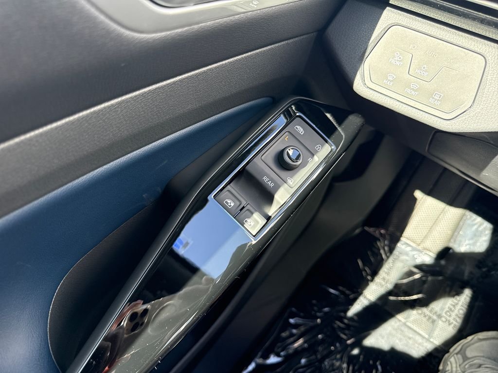 New 2026 Arctic Blue Metallic Volkswagen Pro S image 9