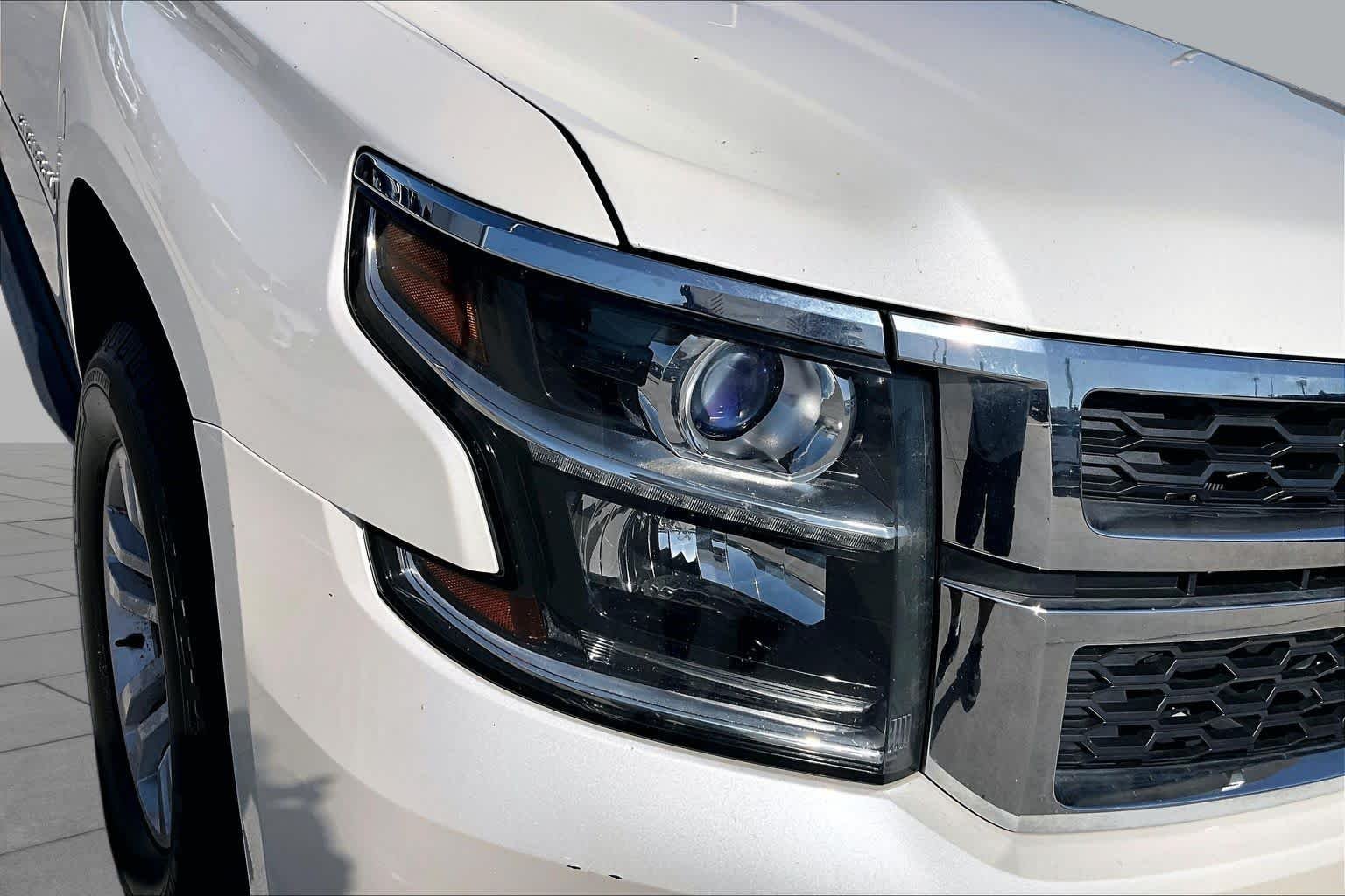 Used 2015 White Diamond Tricoat Chevrolet LT image 27