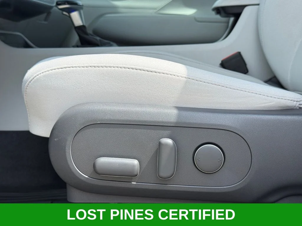 Used 2025 Black Hyundai SEL image 8