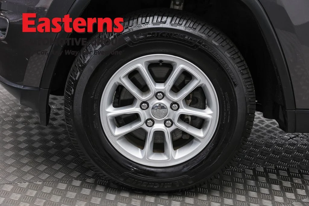 Used 2020 Gray Jeep Laredo E image 31