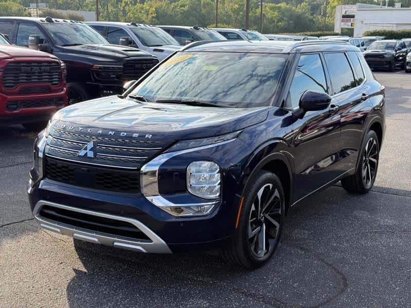 Used 2022 Cosmic Blue Metallic Mitsubishi SEL Special Edition image 9