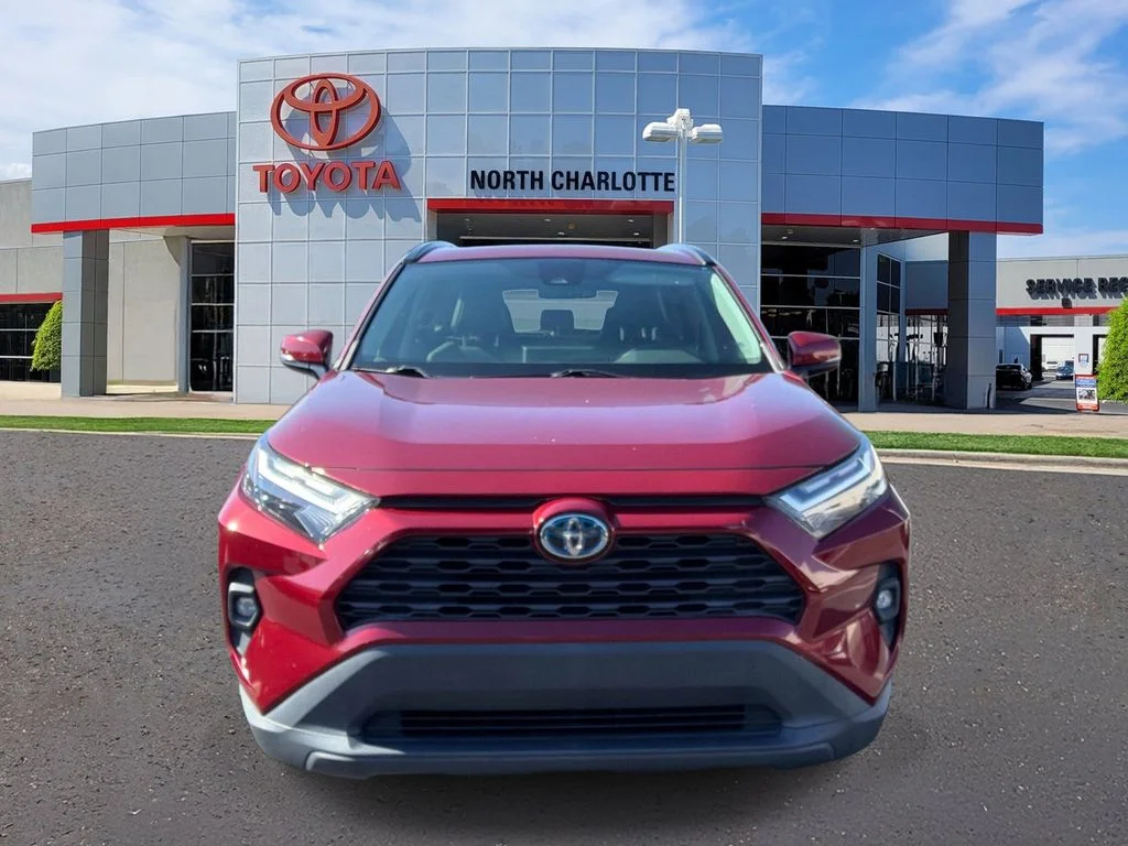 Used 2022 Red Toyota XLE Premium image 3