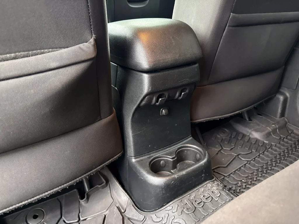 Used 2018 Silver Jeep Unlimited Sport image 20