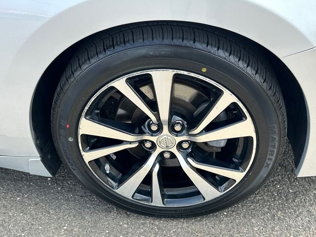 Used 2018 Silver Nissan Platinum image 7